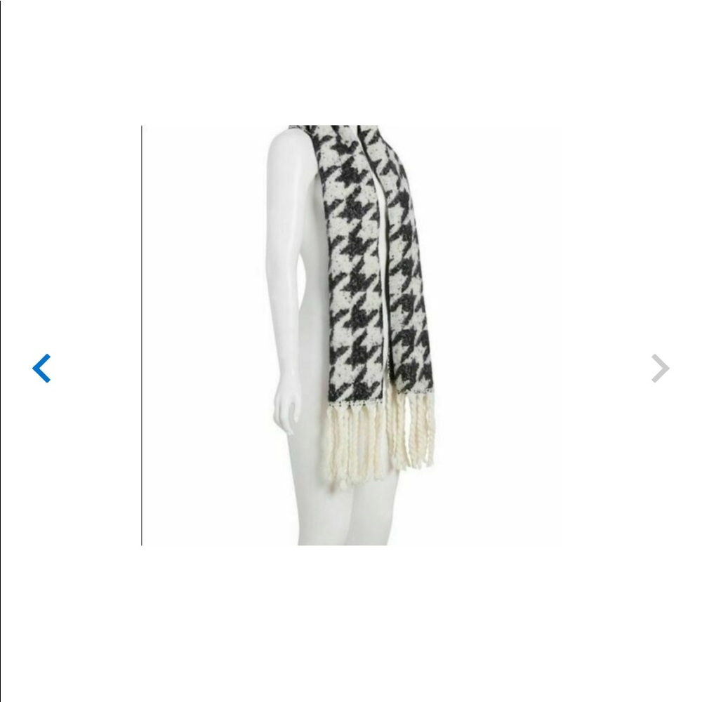 DKNY Blanket Wrap.   0149
